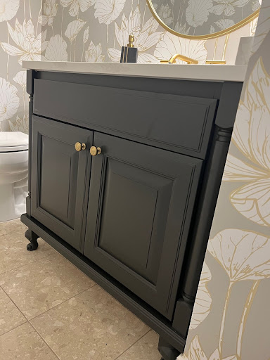 classy floral bathroom